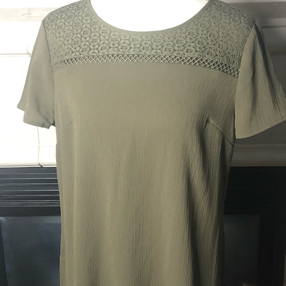 Liz Claiborne blouse, size medium.